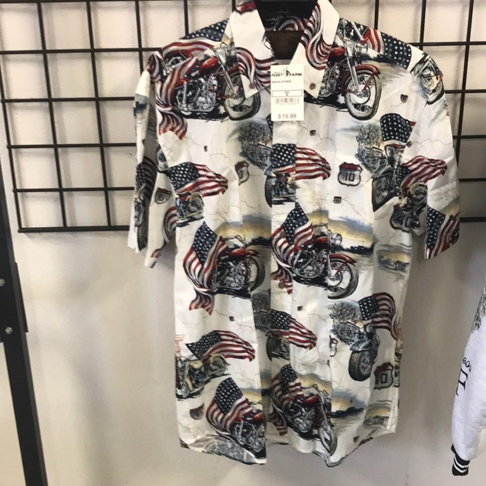 NWT Bluff Creek Outfitters Mens Button Up Shirt - Size M